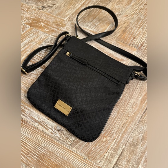 Tommy Hilfiger Crossbody bag /Purse and matching Tommy size small blouse - Picture 2 of 7